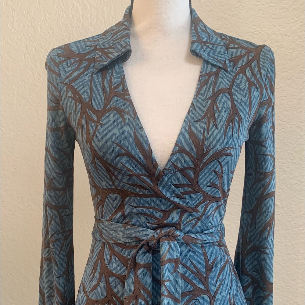 Diane Von Furtsenberg Silk Wrap Dress Size 2